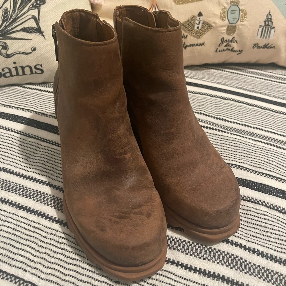 Sorel Joan of Arctic Wedge III Brown Oiled Leather Size 7.5 Good Worn Condition